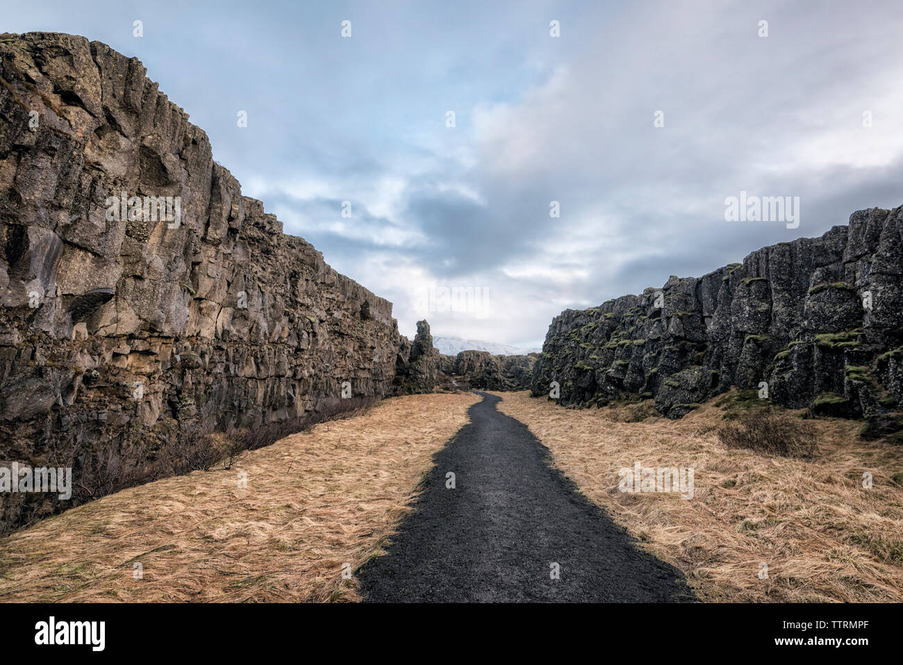 Empty pathway hi-res stock photography and images - Alamy