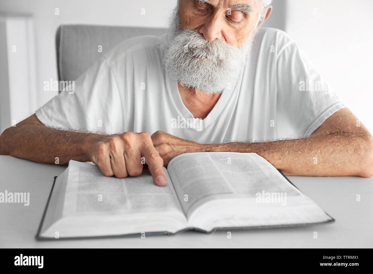 Old man reading the Bible Stock Photo Alamy