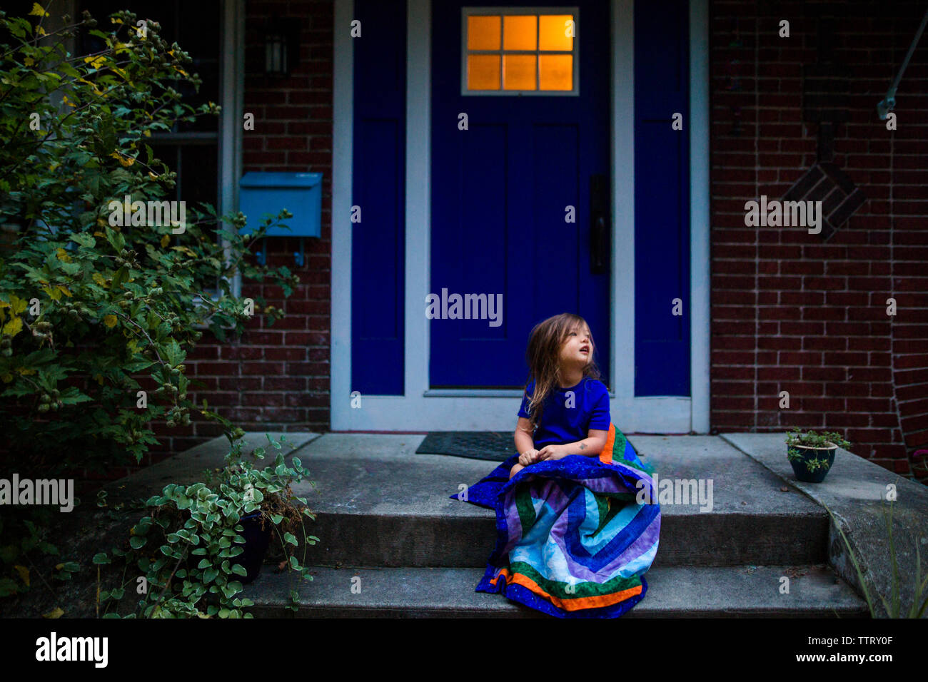 Girl sitting on front porch hi-res stock photography and images - Alamy