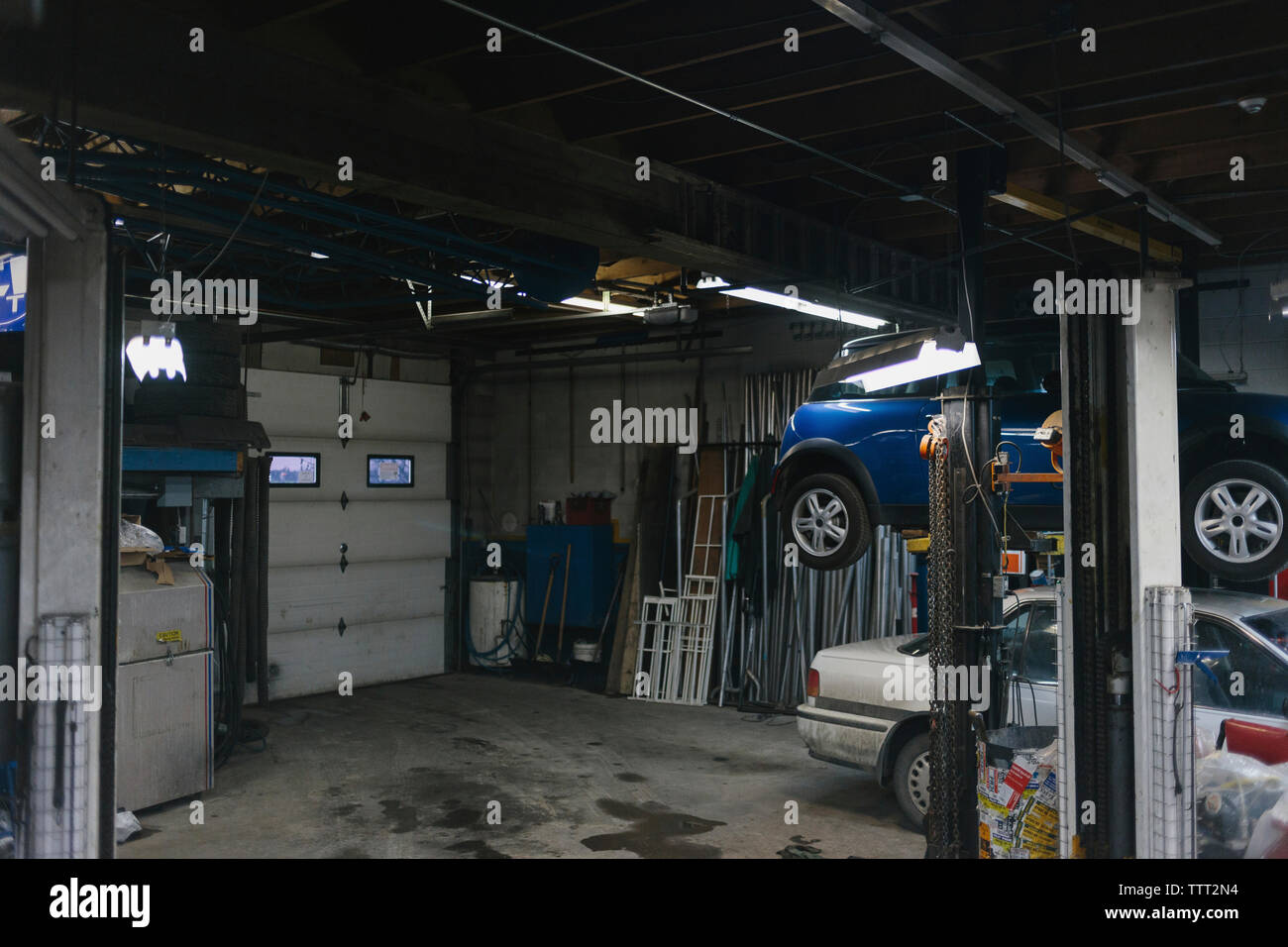 Auto repair shop interior hi-res stock photography and images - Alamy