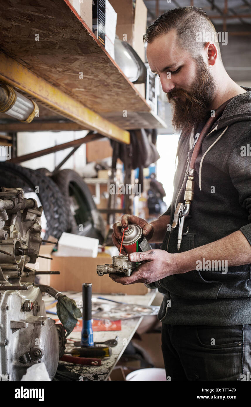 Oiling machine hires stock photography and images Alamy