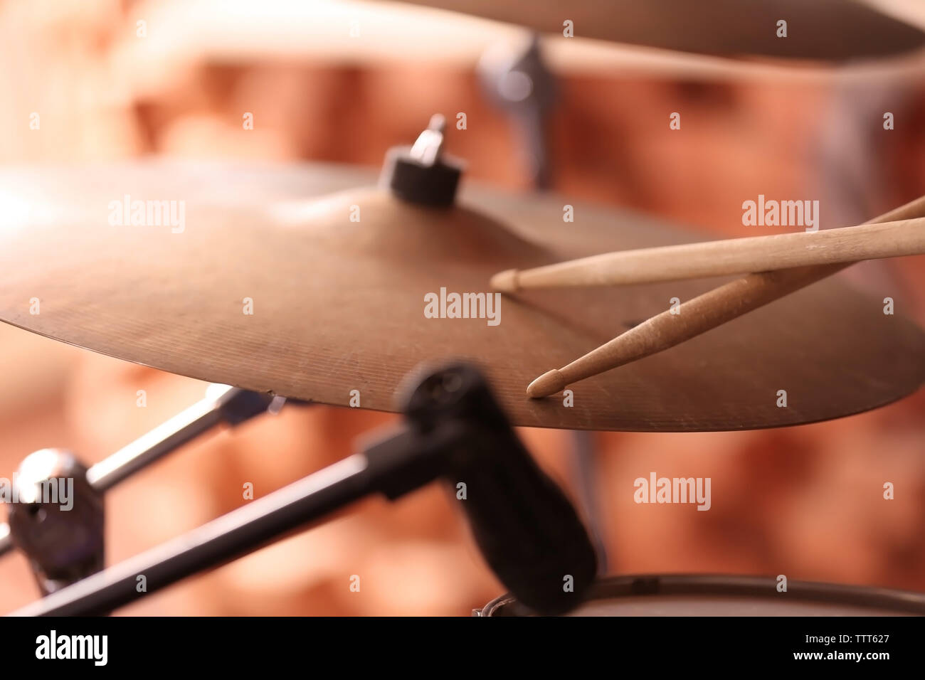 Set of drums in a recording studio Stock Photo - Alamy