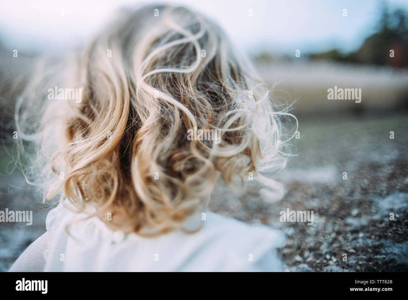 Wavy hair rear view hi-res stock photography and images - Alamy