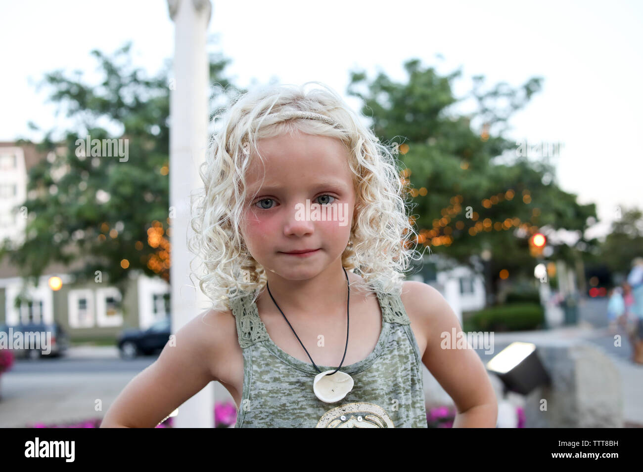 Portrait of girl smiling outdoors in town Stock Photo - Alamy