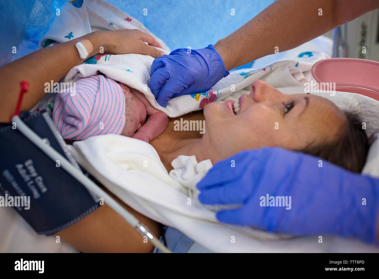 Newborn hospital crib hires stock photography and images Alamy