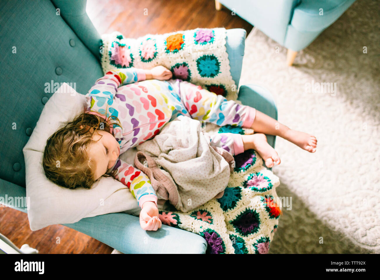 Girl sitting relaxing hi-res stock photography and images - Alamy