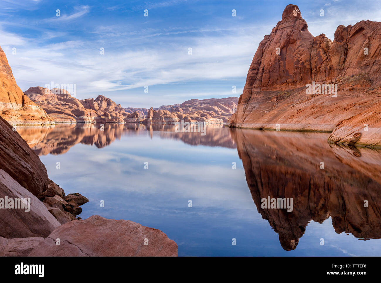 Red rock cliff reflection on water of Lake Powell Stock Photo