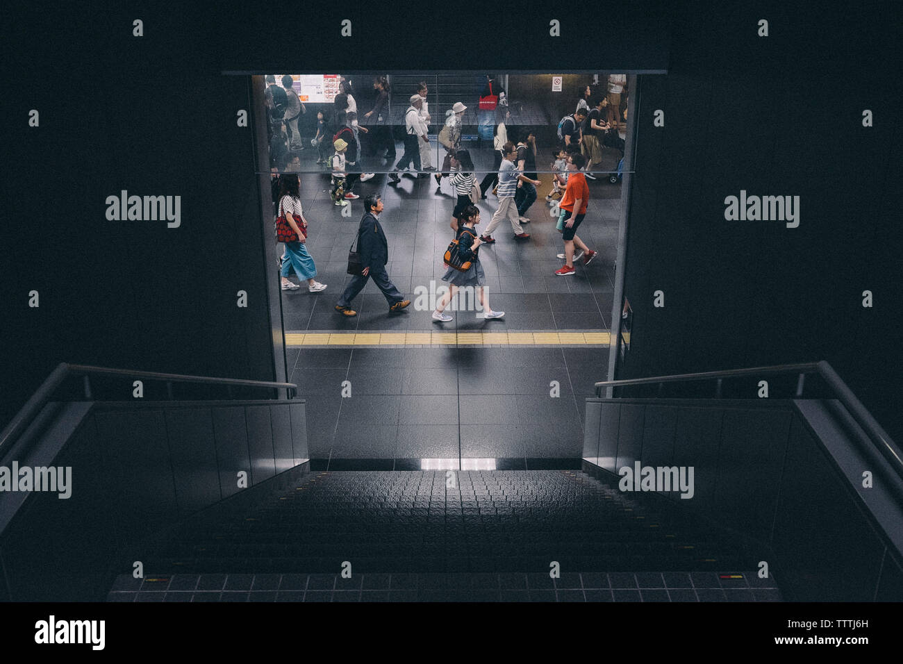 High angle people walking hi-res stock photography and images - Alamy