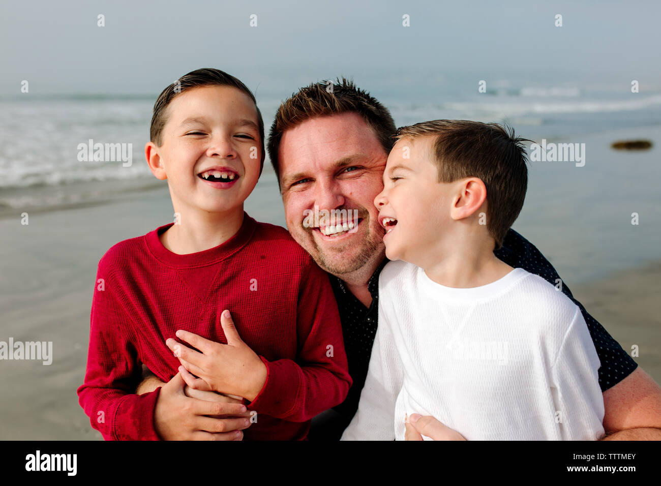 Portrait Of Smiling Father With Cheerful Sons At Beach Stock Photo Alamy Portrait Of Smiling Father With Cheerful Sons At Beach Stock Photo Alamy