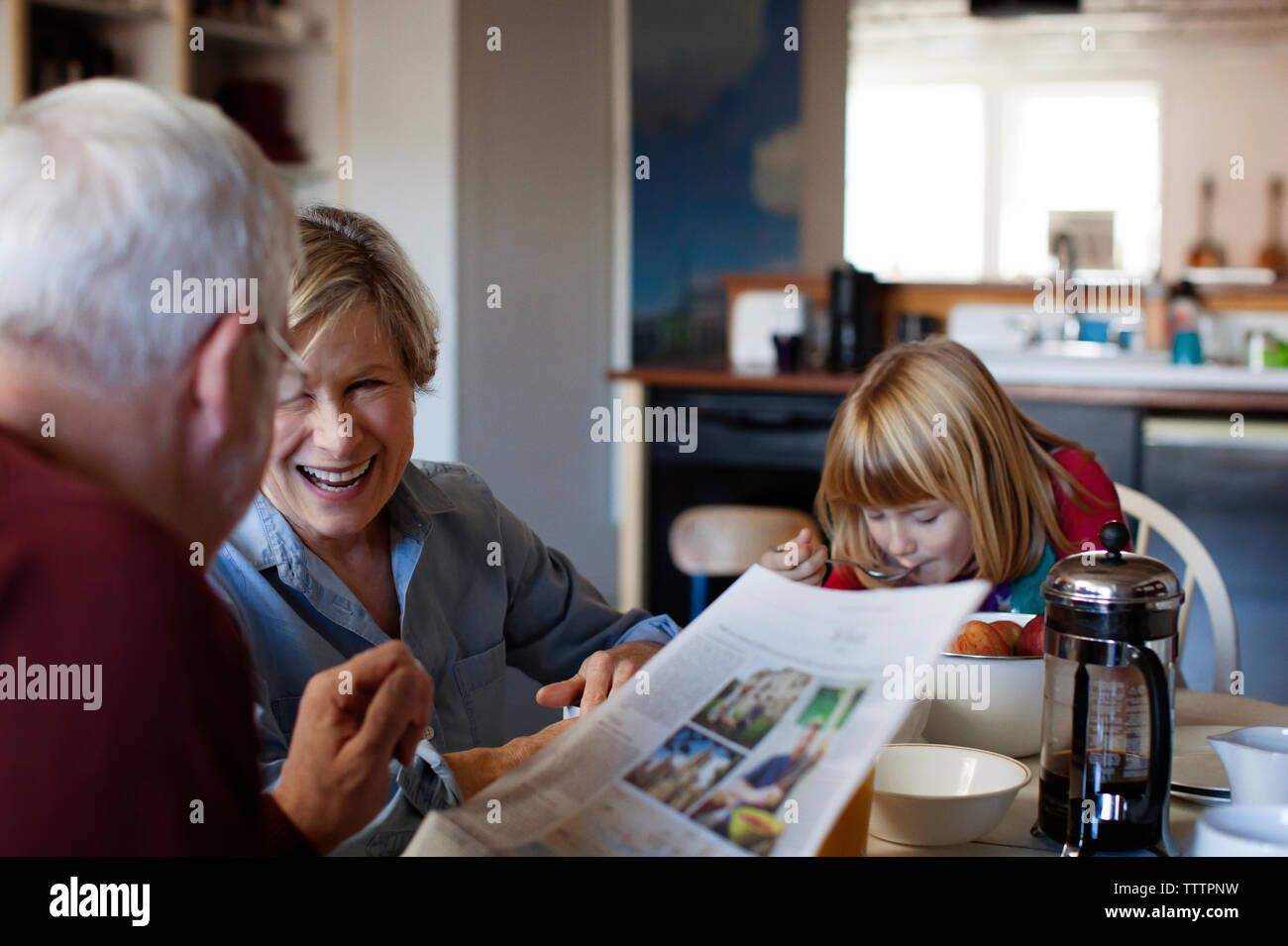 Happy family at breakfast table Stock Photo - Alamy
