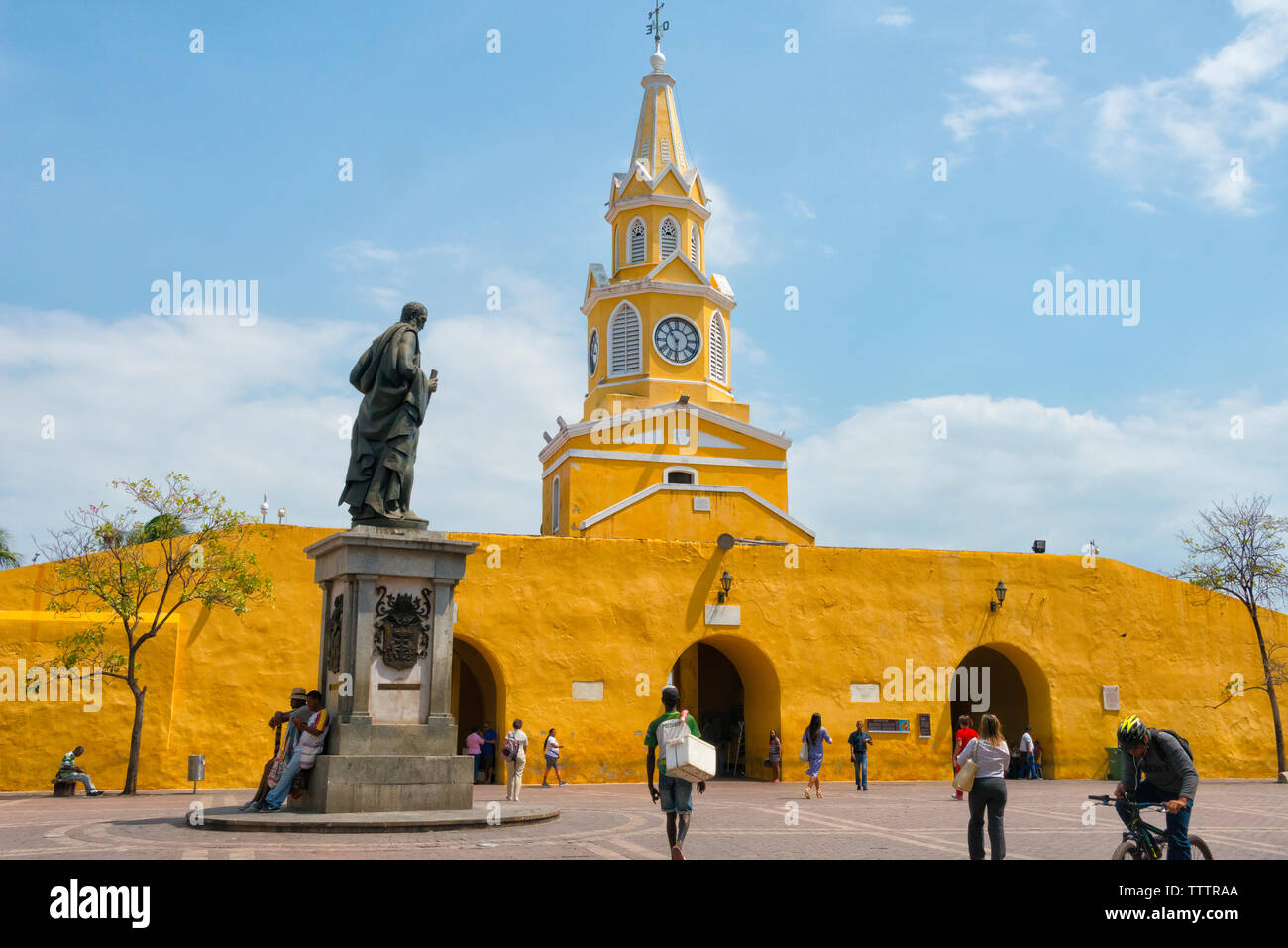 Statue of Pedro de Heredia and public clock tower at Boca del Puente, the main entrance to the historic center of Cartagena, UNESCO World Heritage sit Stock Photo