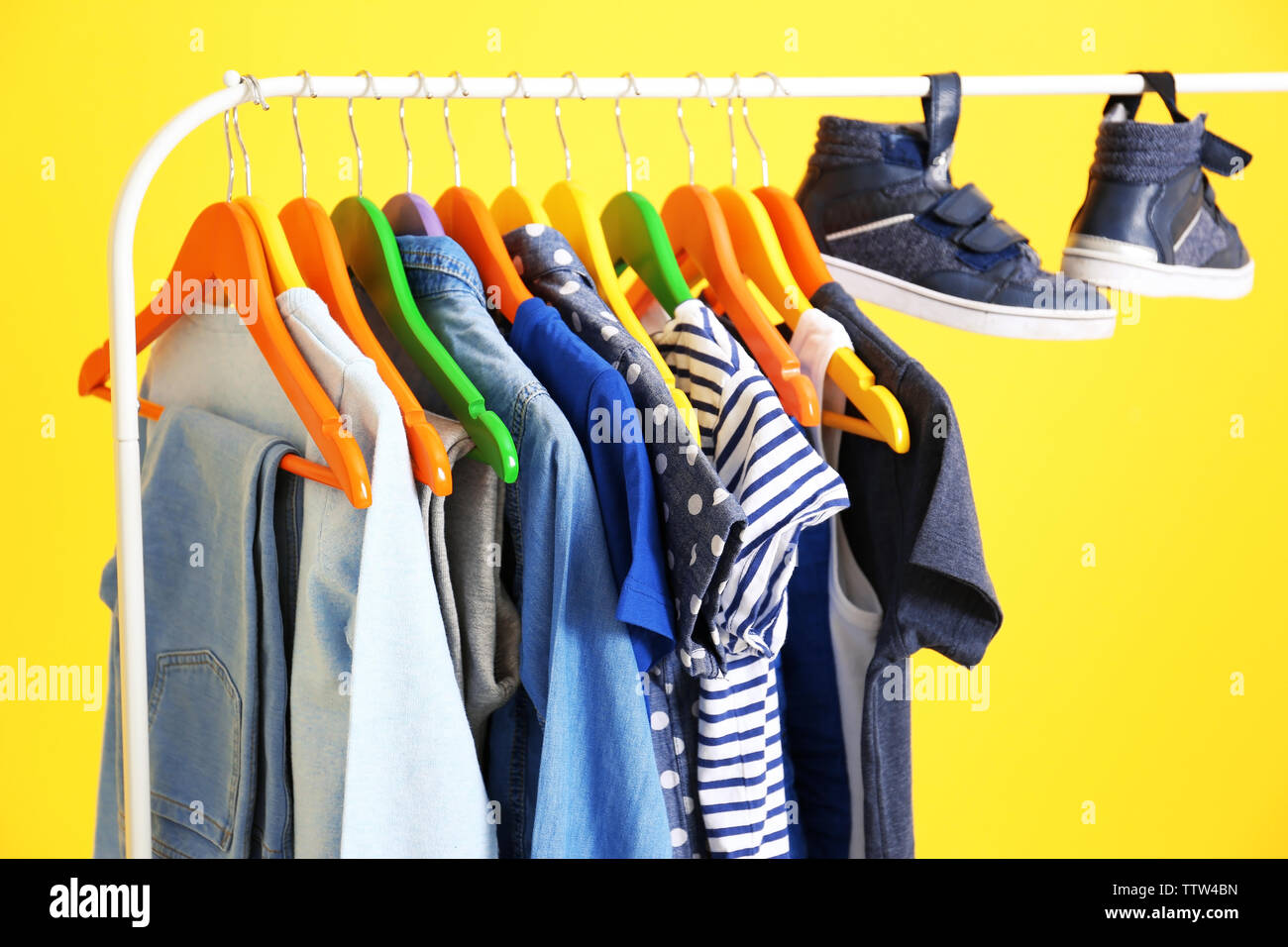 Teen clothes rack shop hi-res stock photography and images - Alamy