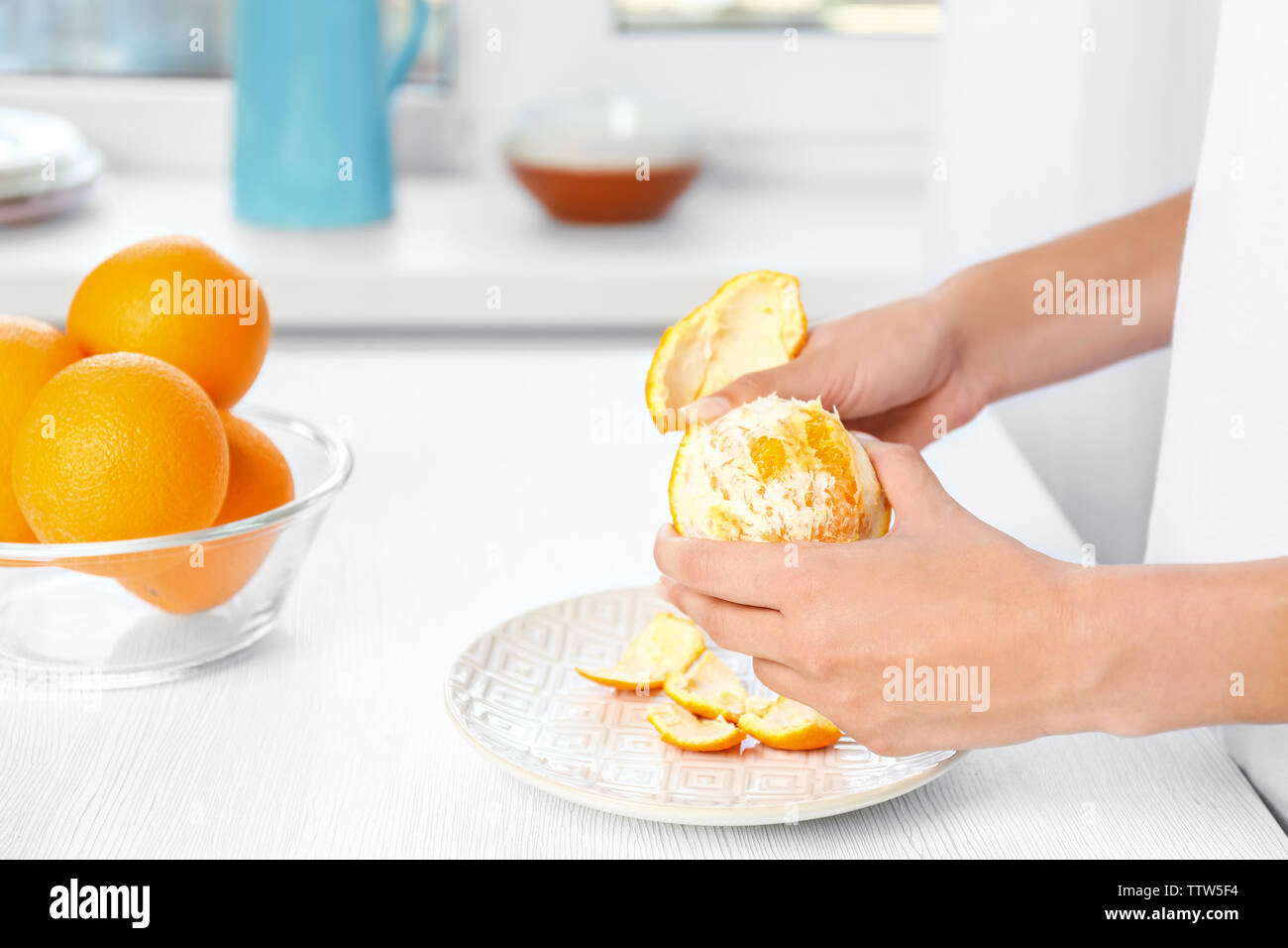 Closeup hands peeling orange fruit hi-res stock photography and images ...