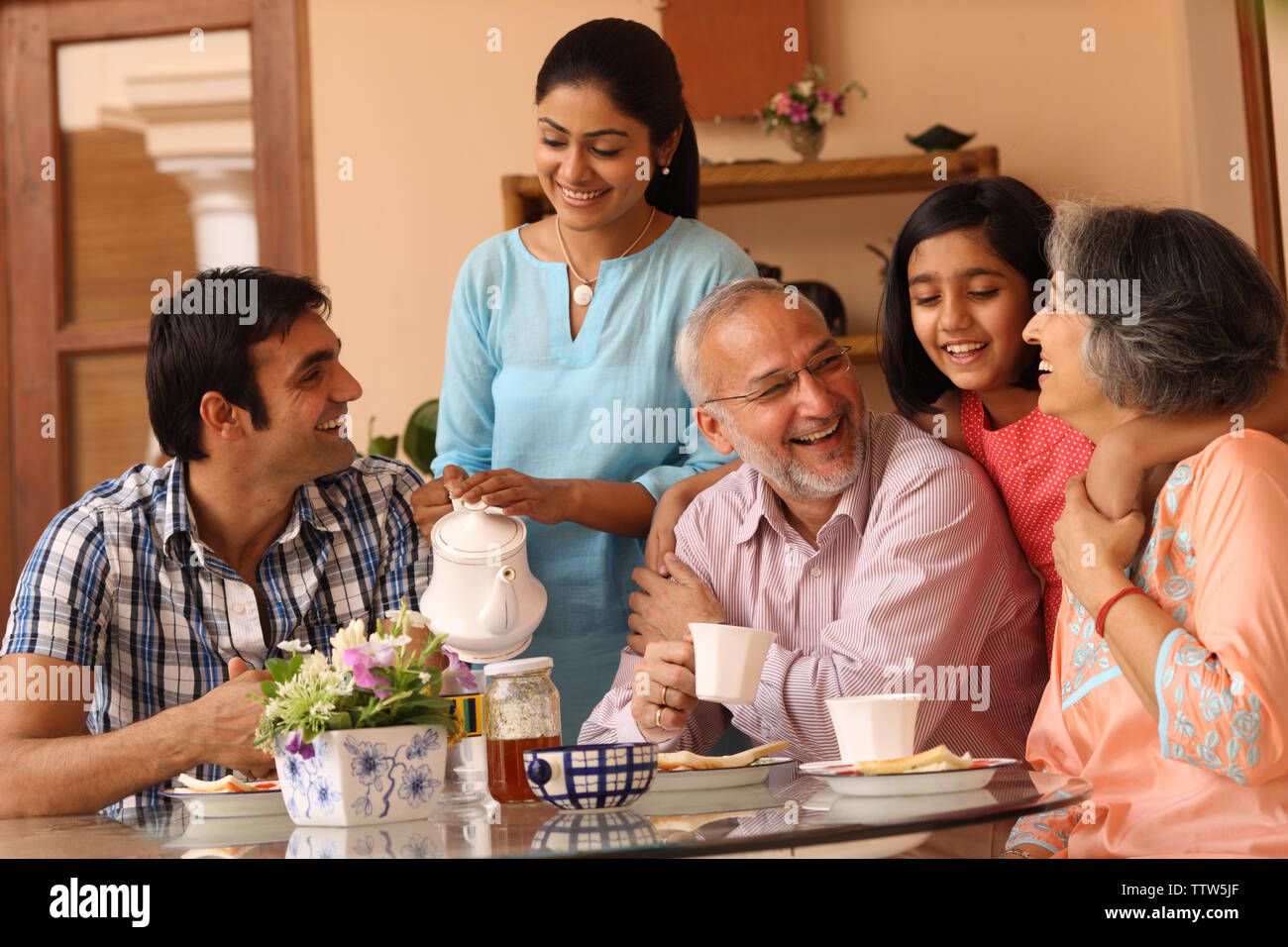 Family at a breakfast table Stock Photo - Alamy