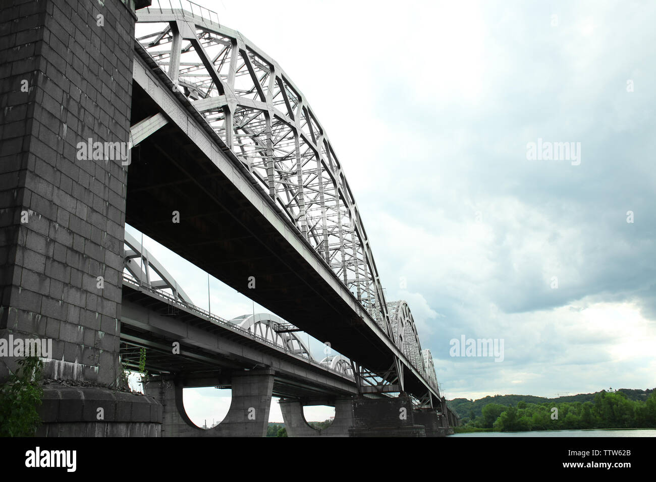 Bridge steel supports pattern hi-res stock photography and images - Alamy