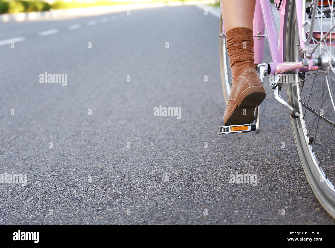 Bicycle pedal close up hi-res stock photography and images - Alamy