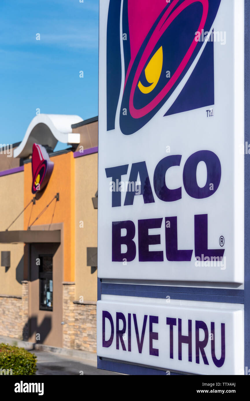 Taco Bell fast food restaurant in Metro Atlanta (Lawrenceville), Georgia. (USA) Stock Photo
