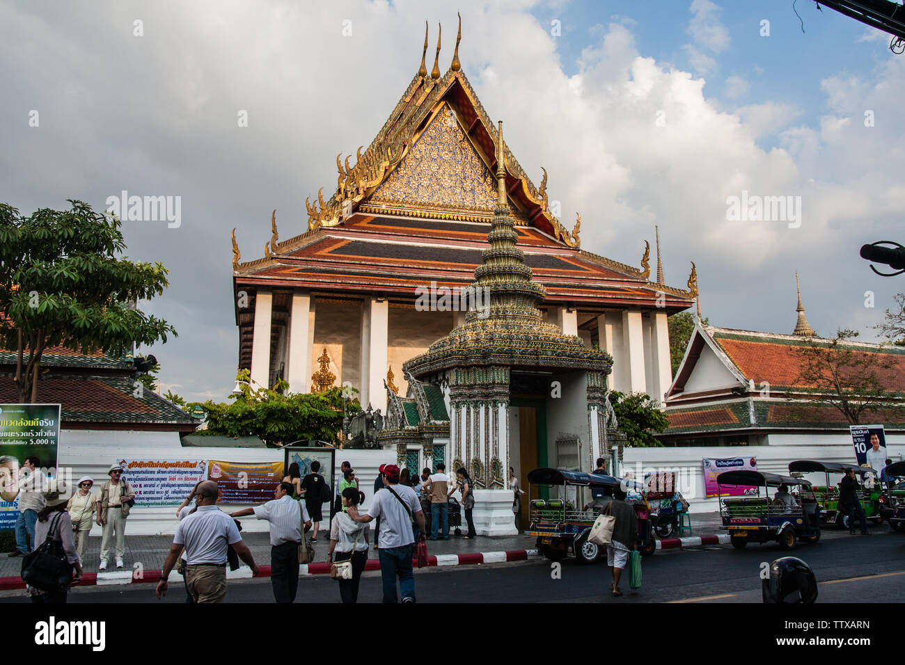 The entrance gate to the Temple of Reclining Buddha (Wat Pho) in Bangkok Stock Photo