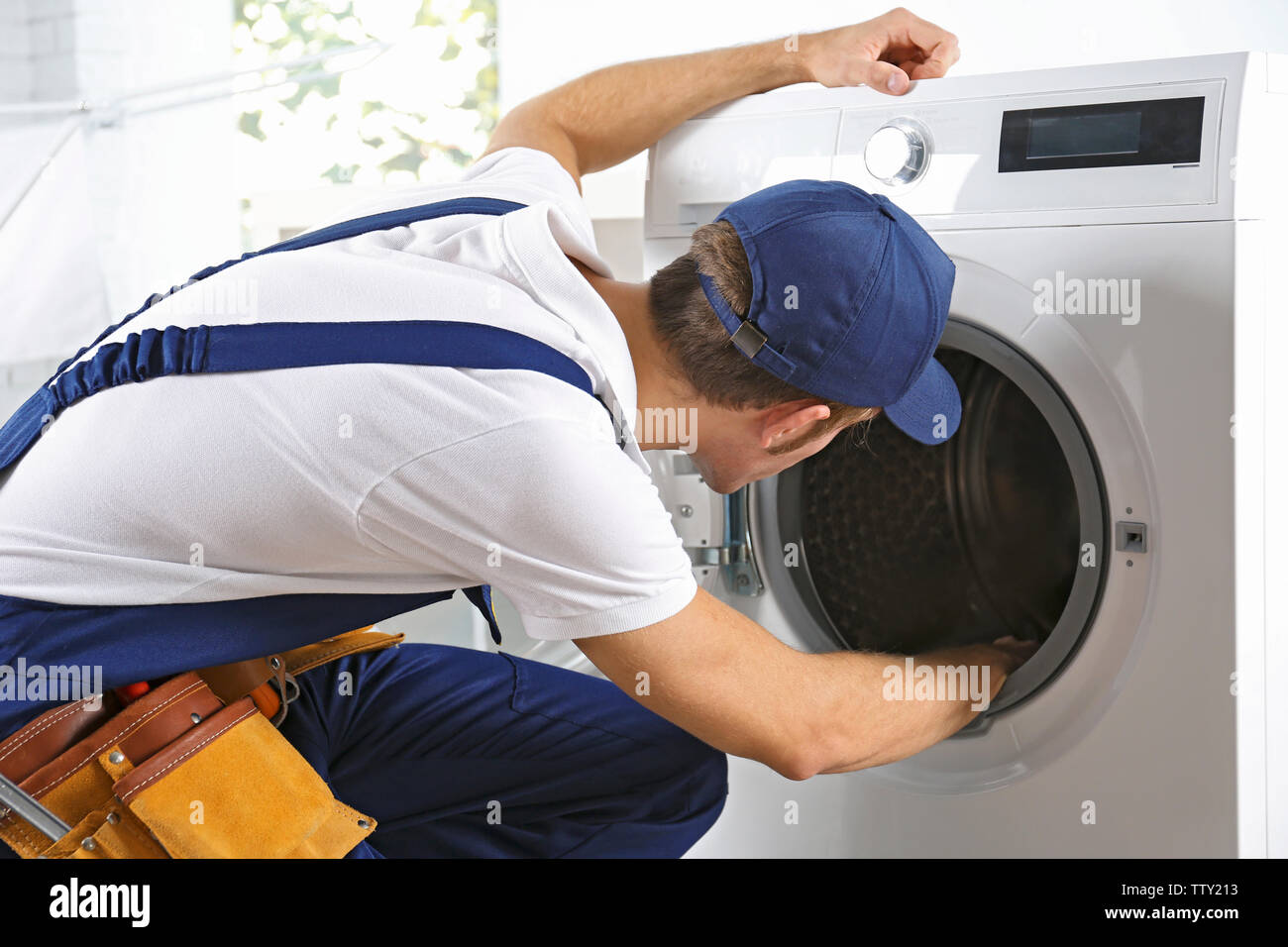 Repairing washing machine hires stock photography and images Alamy