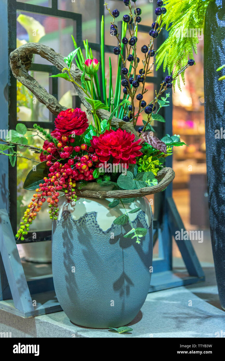 Oriental flower arrangement and floral art Stock Photo - Alamy
