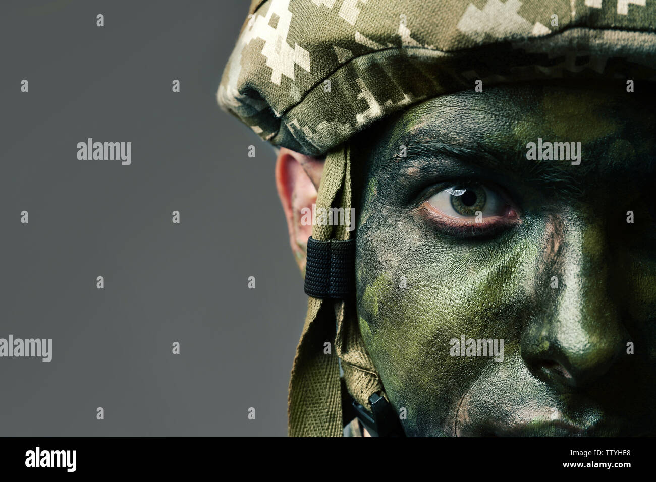Soldier face paint hires stock photography and images Alamy