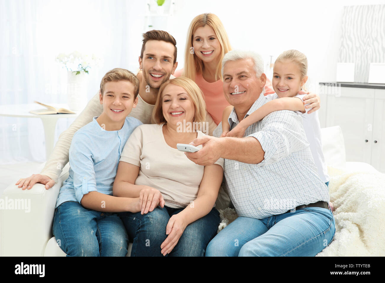 Совместное проживание с родителями во взрослом возрасте: испытание для семьи и нервов