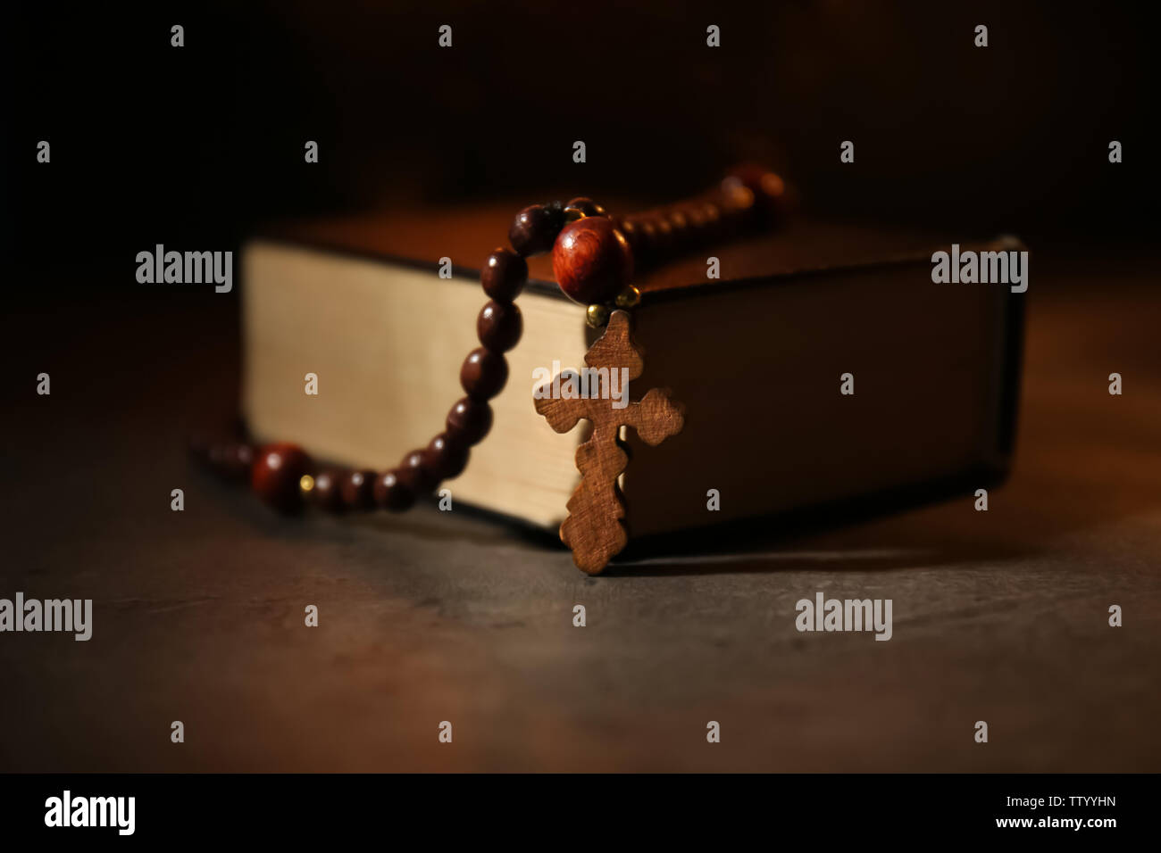 Bible with rosary on dark background Stock Photo - Alamy