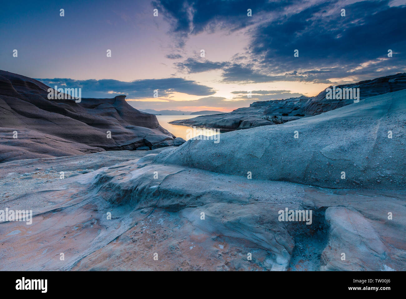 Soft shaped white rocks by the sea Stock Photo - Alamy