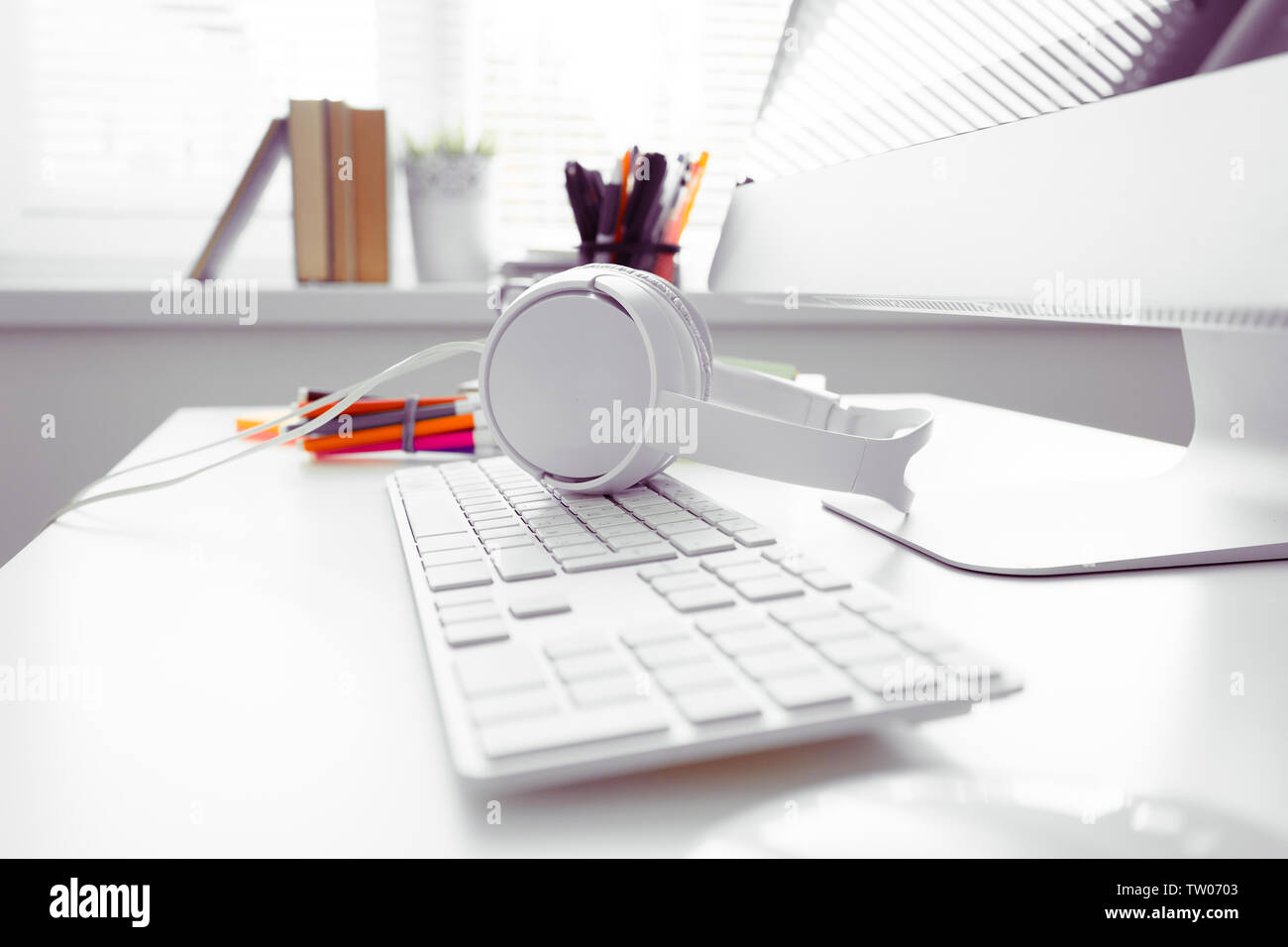 White office desk table Stock Photo - Alamy