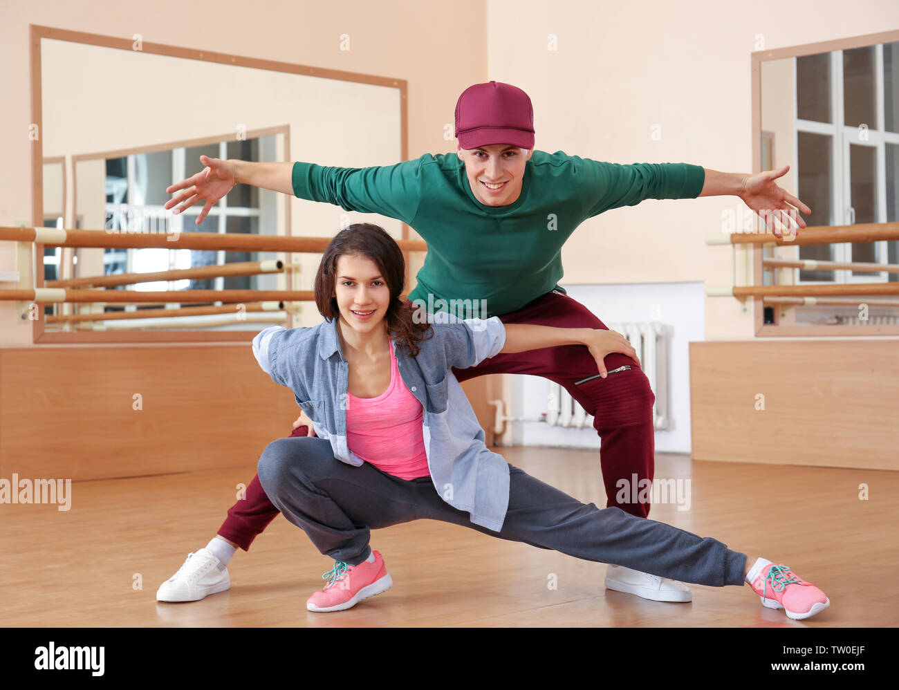 Couple of young hip-hop dancers in studio Stock Photo - Alamy
