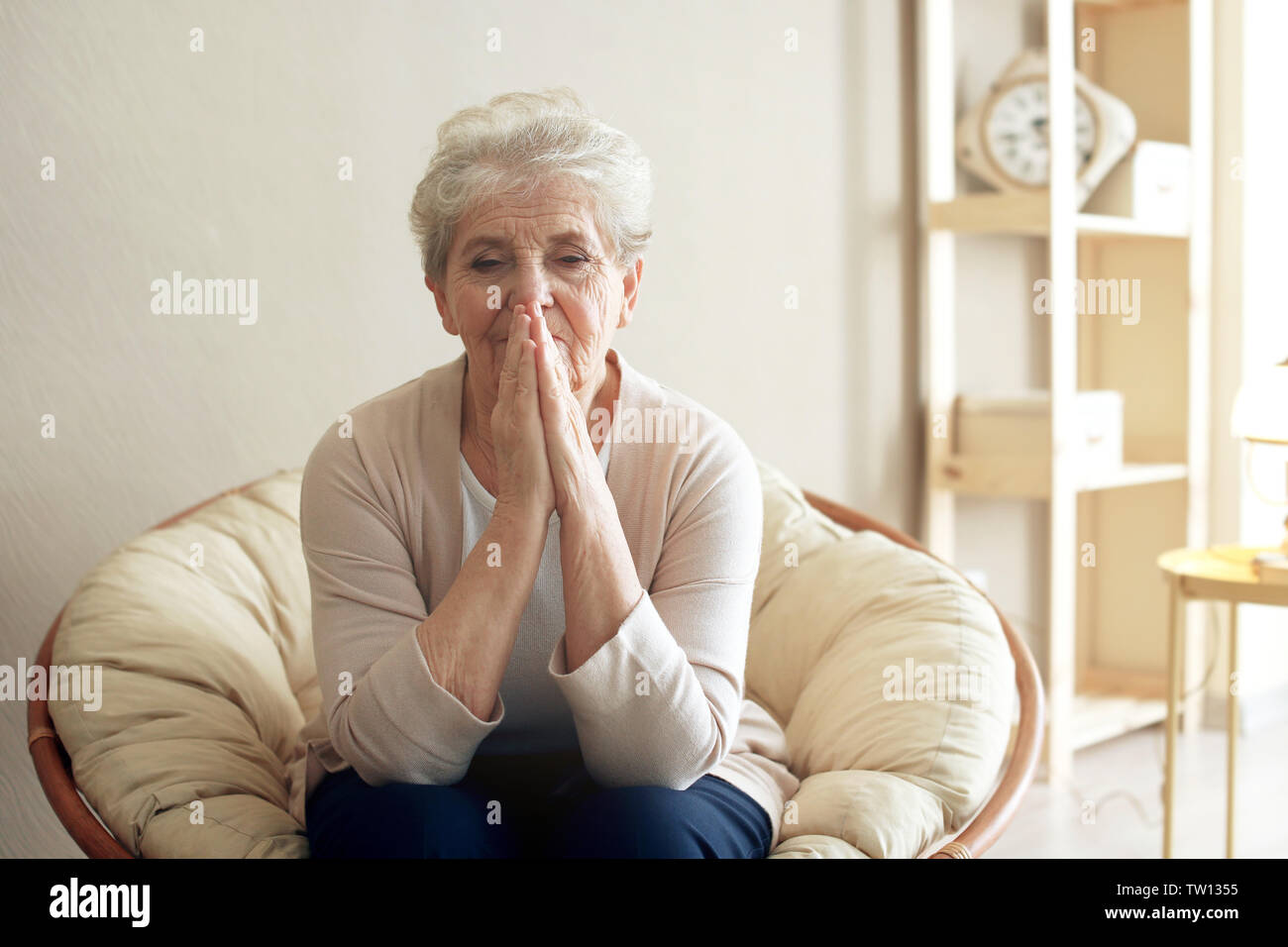 Care home lounge elderly hi-res stock photography and images - Alamy