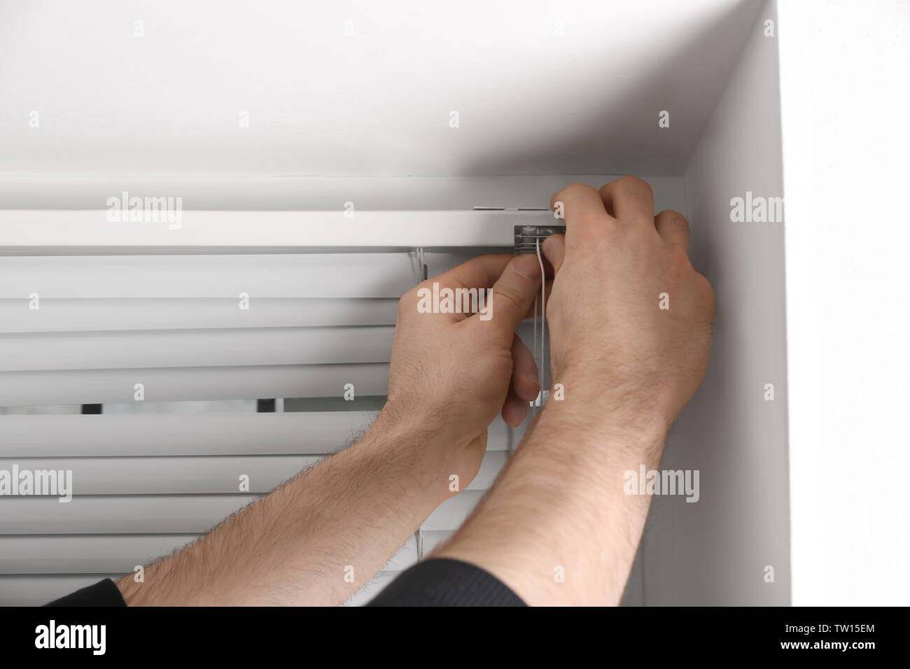 Installing blinds hires stock photography and images Alamy