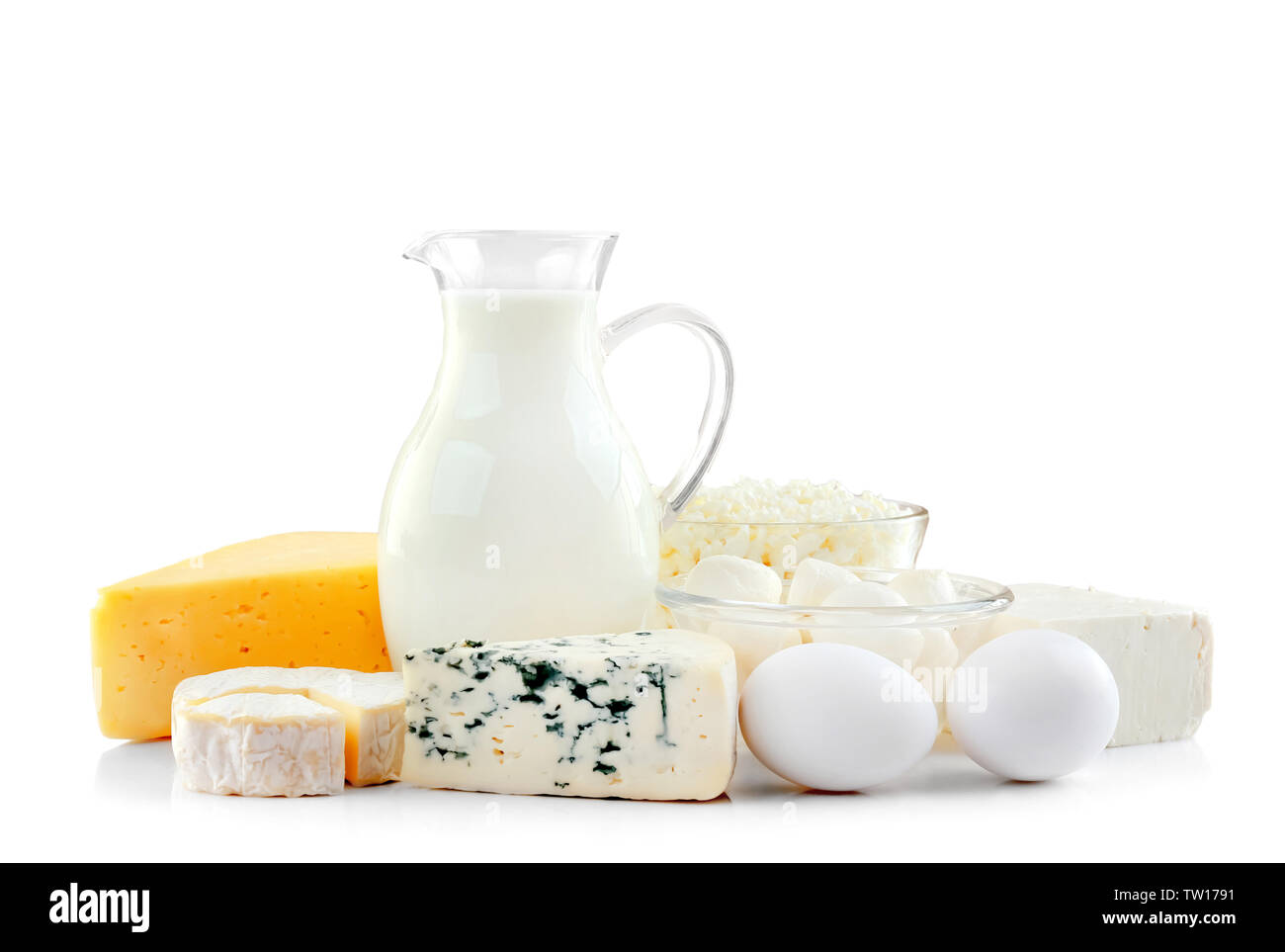 Neste every day dairy creamer состав. Ann to buy fresh dairy food. рамка молочных продуктов на деревянной. Dairy spring логотип. молочный продукт на белым фоне.