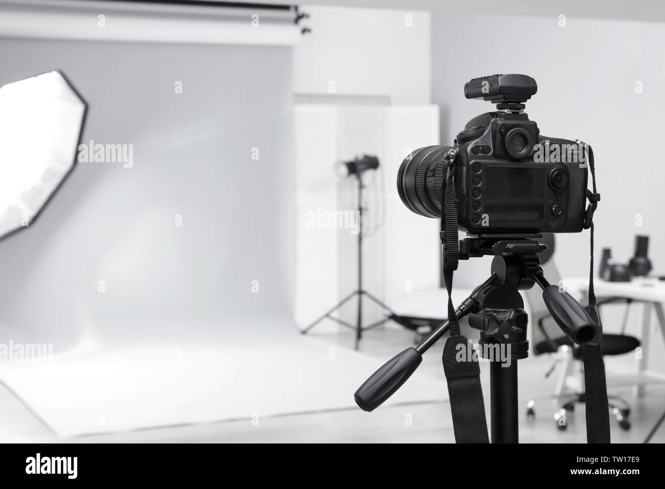 Flashlight softbox professional photo shooting hi-res stock photography ...