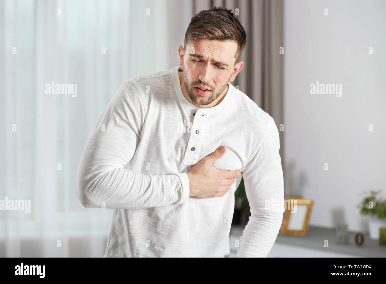 man-having-a-heart-attack-at-home-stock-photo-alamy