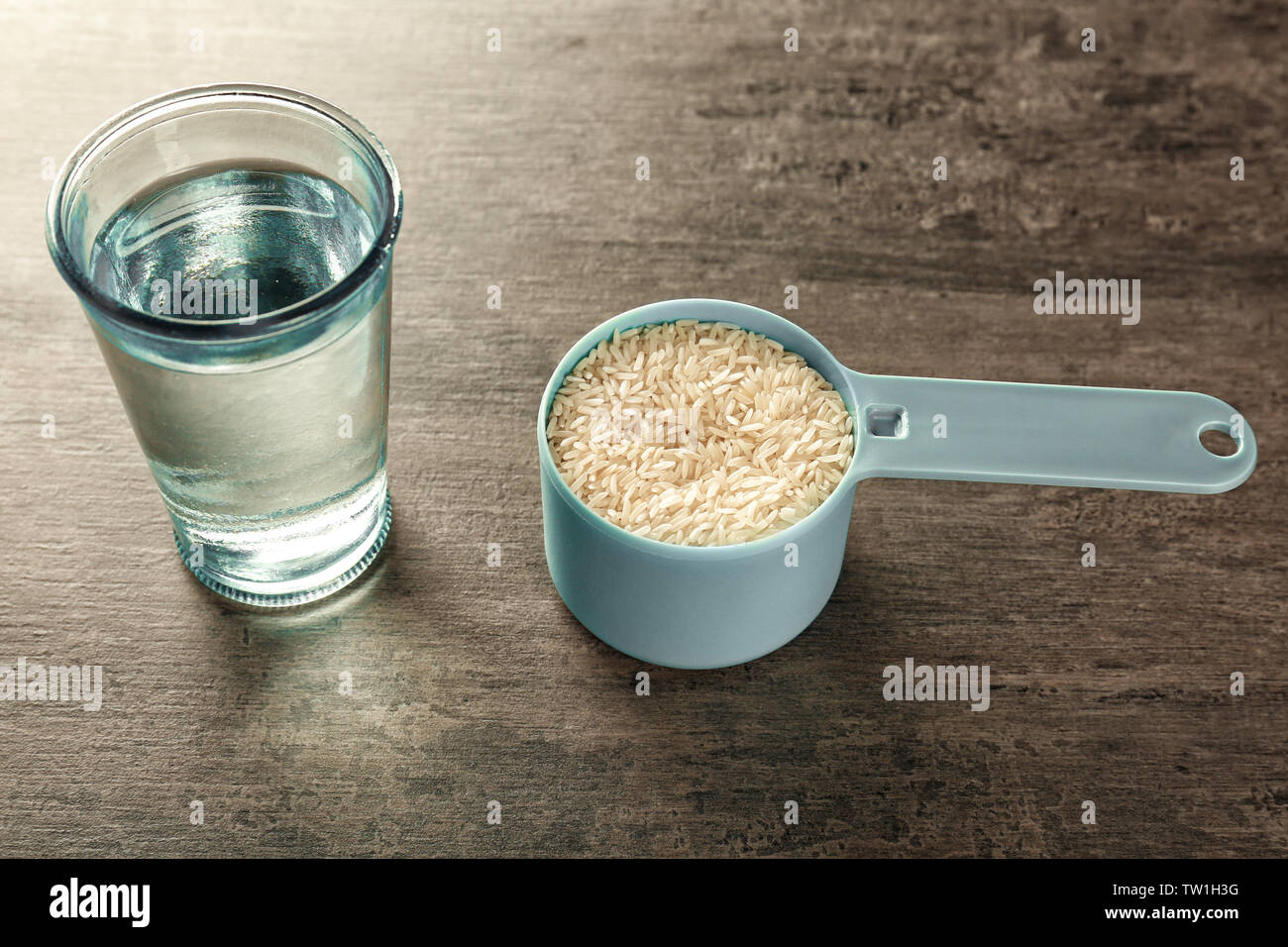 Rice In Measure Scoop With Glass Of Water On Kitchen Table Stock Photo Alamy Rice In Measure Scoop With Glass Of Water On Kitchen Table Stock Photo Alamy
