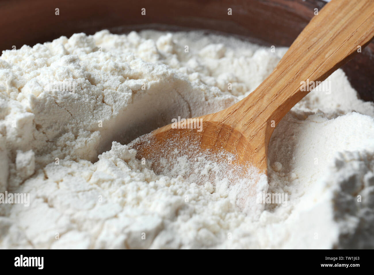 Wooden spoon in flour, closeup Stock Photo - Alamy