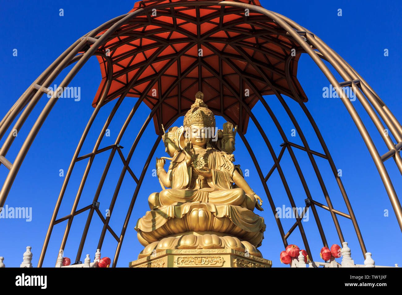 The four sides of Guanyin are Holy Guanyin, Lotus Hand Guanyin, Zhizi Guanyin, the world