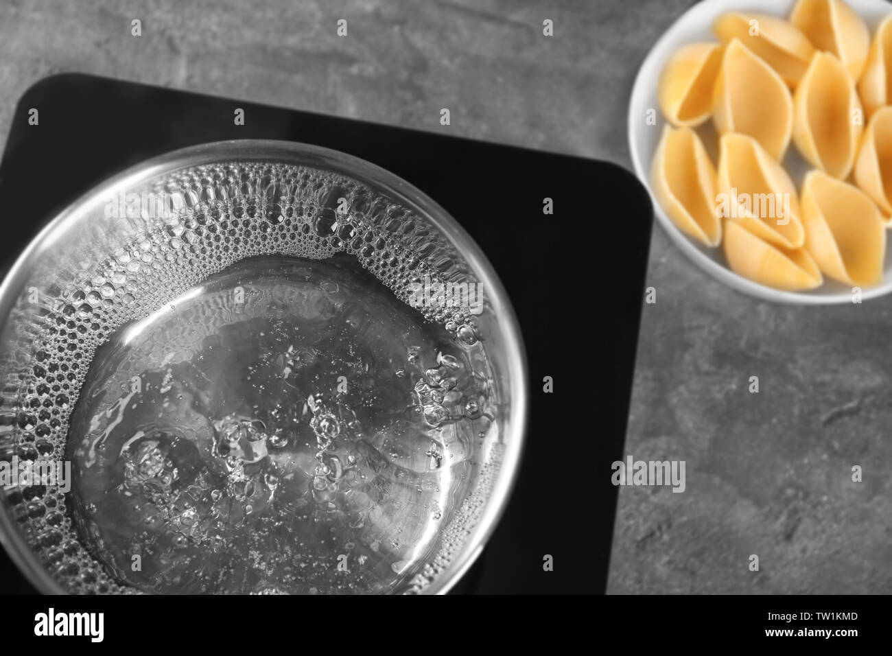 Boiling shells hi-res stock photography and images - Alamy