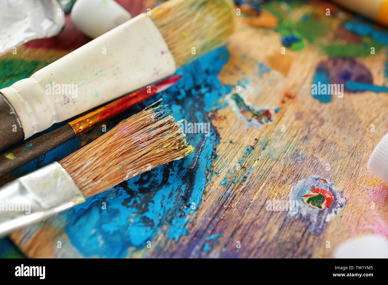 Artist supplies hi-res stock photography and images - Alamy