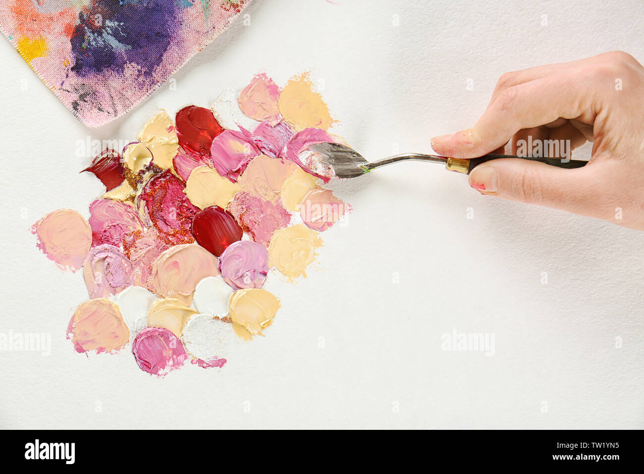Woman using palette knife in oil painting Stock Photo - Alamy