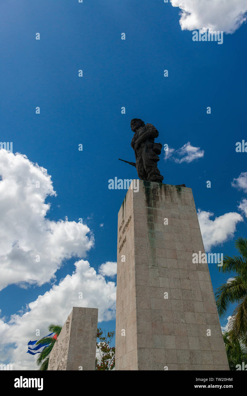 Bronze statue of Ernesto Che Guevara at his memorial at Santa Clara,  Cuba, Caribbean Stock Photo