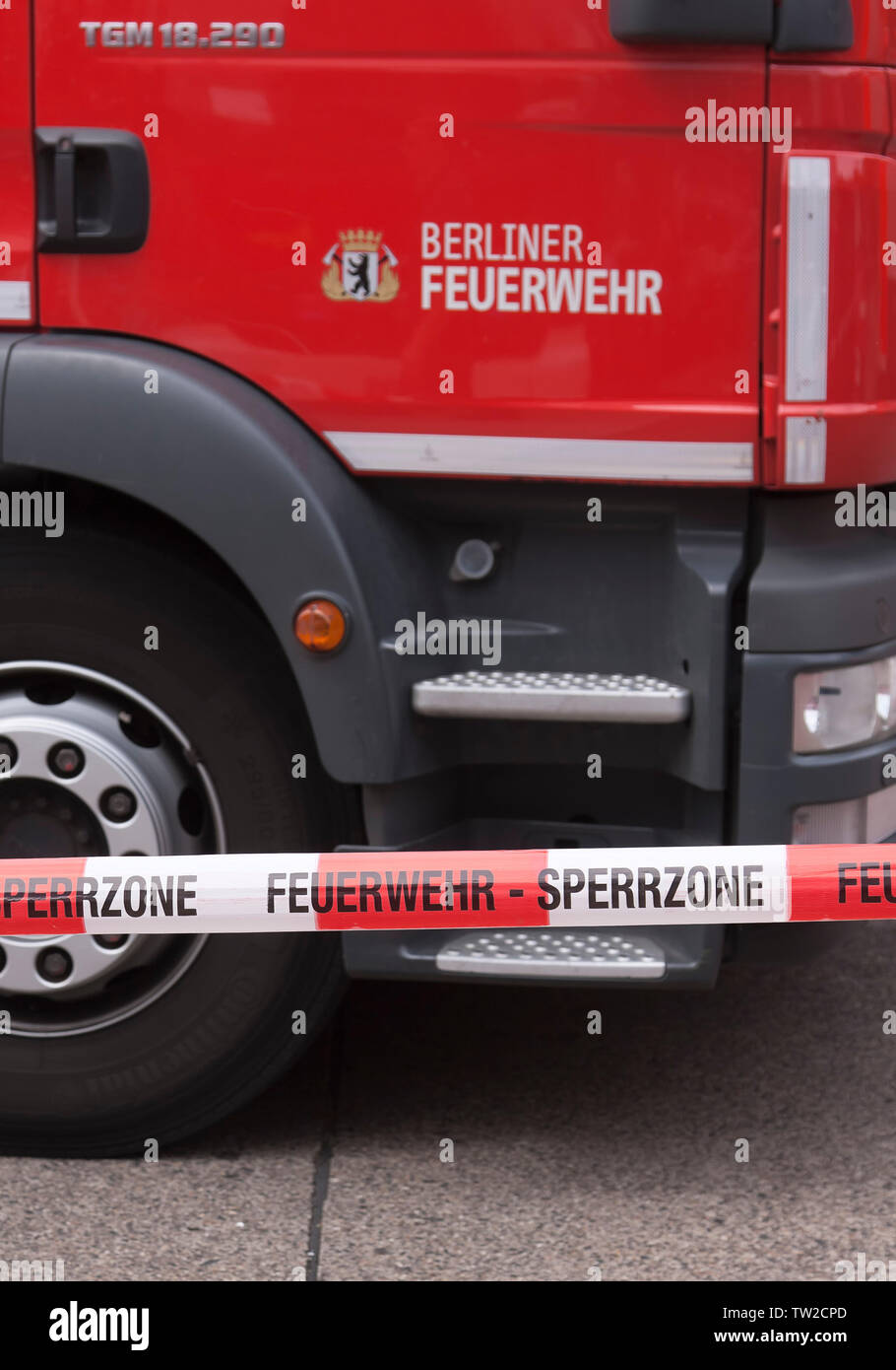 Feuerwehr blaulicht hi-res stock photography and images - Alamy