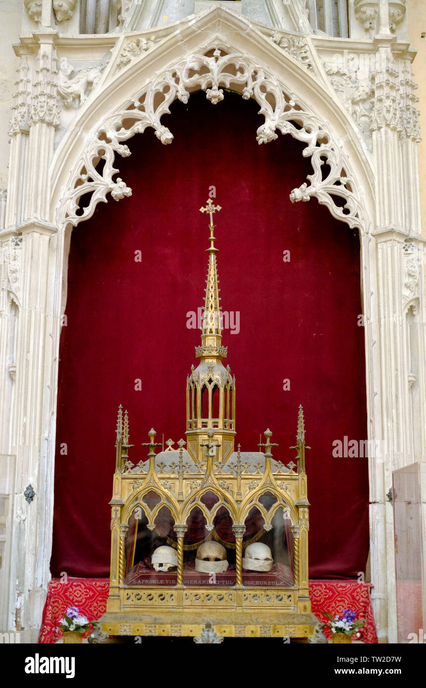 Toul (north-eastern France): chapel of Toul Cathedral (“Cathedrale Saint-Etienne de Toul”) with the altar and relics of Sainte-Aprone, Saint-Gerard an Stock Photo
