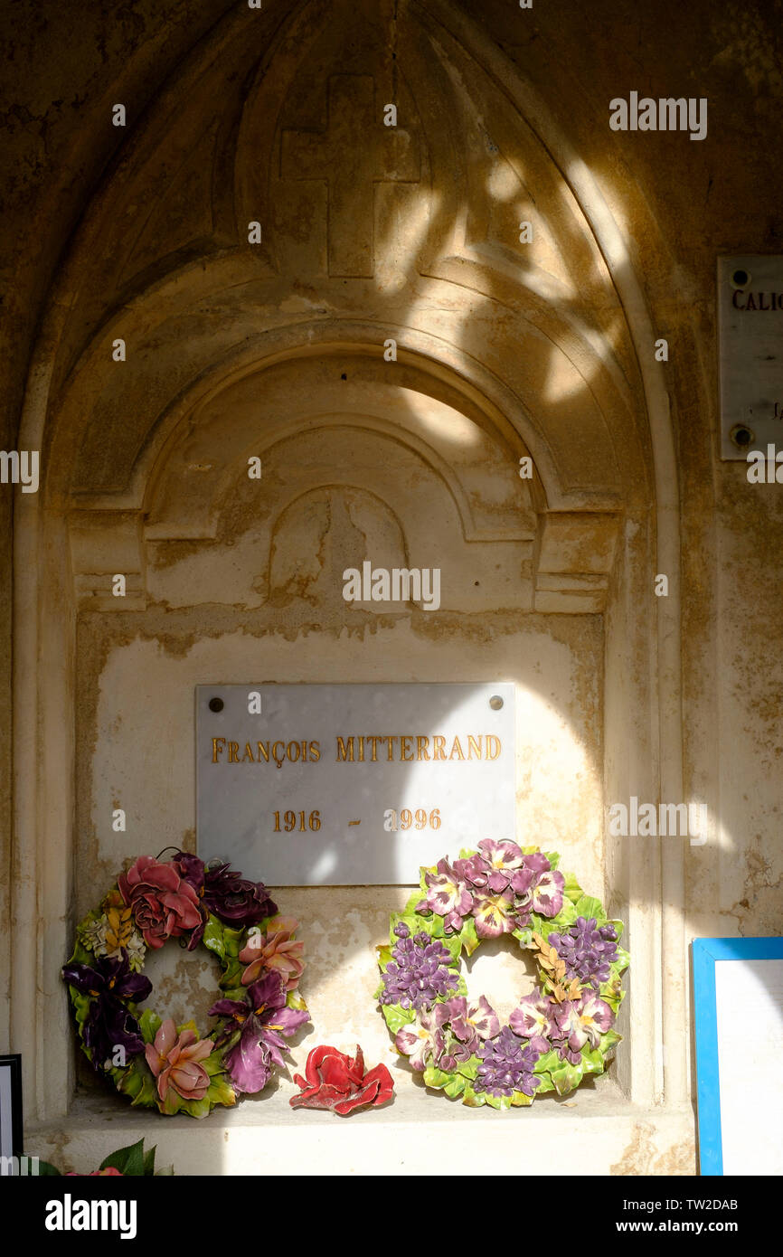 Jarnac (central-western France): Grand'Maisons cemetery, tomb of Francois Mitterrand, former President of the French Republic Stock Photo