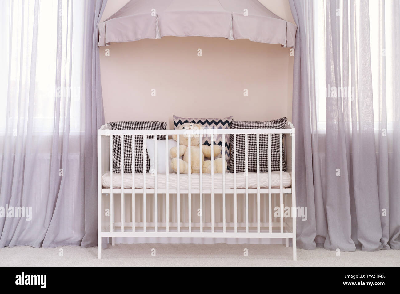 Canopy baby bed hires stock photography and images Alamy