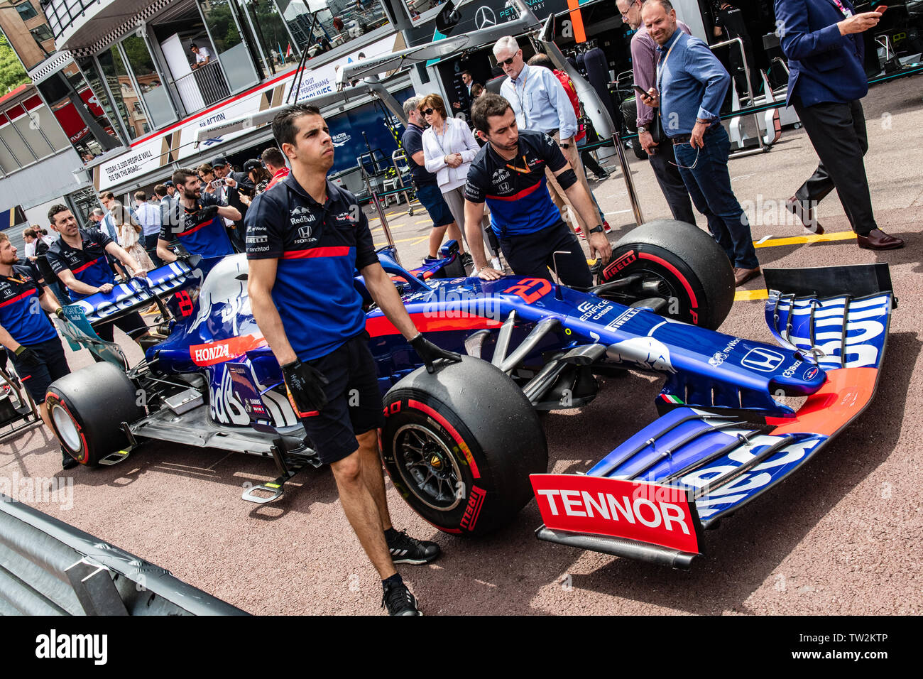Scuderia Toro Rosso STR14 pushed to scutineering. 10.10.2019 Scuderia Toro Rosso STR14 pushed to scutineering. 10.10.2019