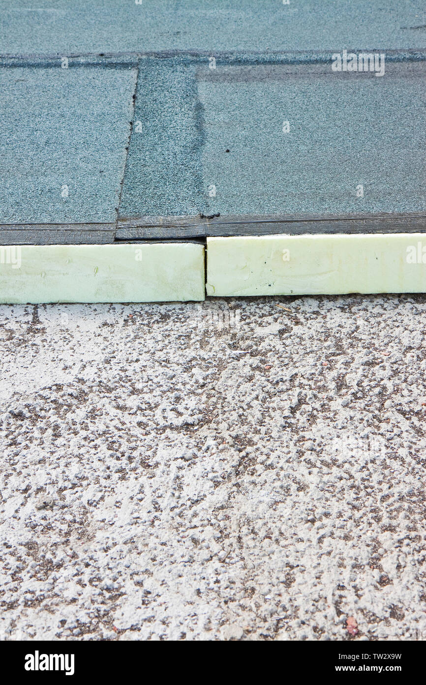 Roof thermal insulation with polystyrene panels covered with waterproof