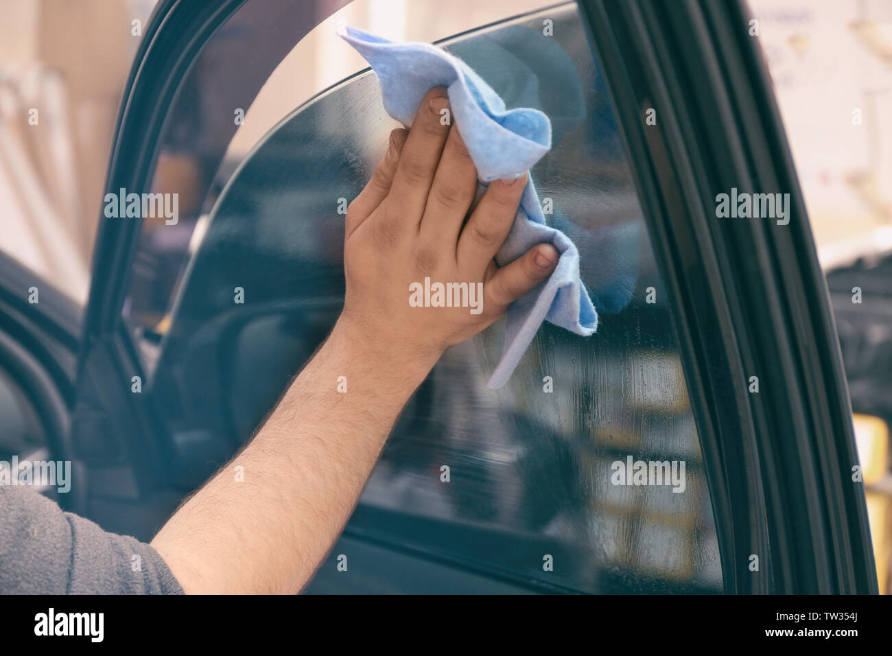 Worker polishing tinted car window Stock Photo Alamy