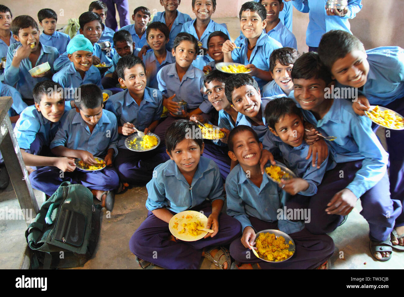 Students having mid day meal, India Stock Photo Alamy